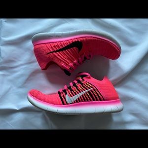 Women’s NIKE RN Flyknit Size7.5